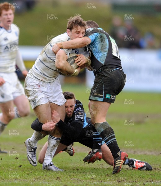 060316 - Glasgow Warriors v Cardiff Blues - Guinness PRO12 - Blaine Scully of Cardiff is held up by Glasgow half backs Mike Blair and Duncan Weir