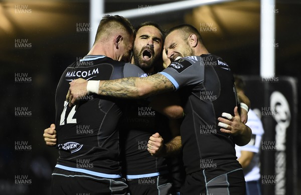 121019 - Glasgow Warriors v Cardiff Blues - Guinness PRO14 -  Nick Frisby (centre) of Glasgow scores Glasgow's 2nd try