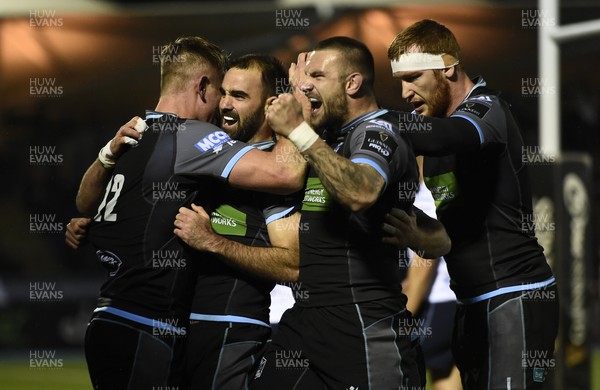 121019 - Glasgow Warriors v Cardiff Blues - Guinness PRO14 -  Nick Frisby (centre) of Glasgow scores Glasgow's 2nd try
