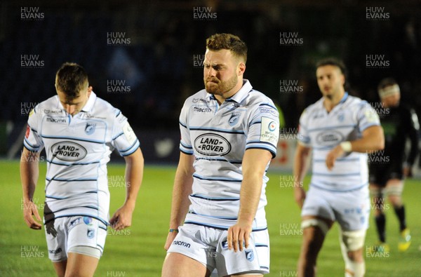120119 - Glasgow Warriors v Cardiff Blues - Guinness PRO14 -  Tom James of Cardiff (centre) leaves the field dejected following defeat to the home side