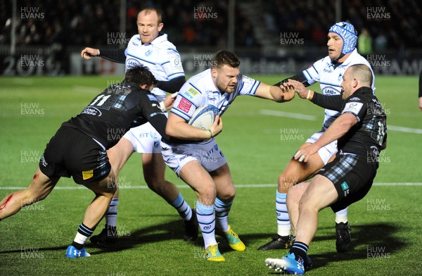 120119 - Glasgow Warriors v Cardiff Blues - Guinness PRO14 -  Owen Lane of Cardiff cuts inside DTH van der Merwe and Nick Grigg (R)