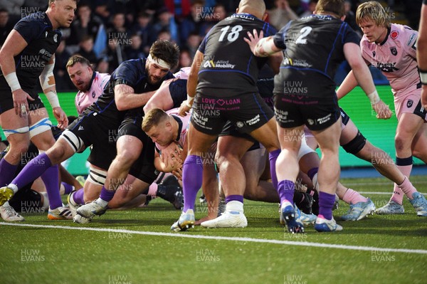 080526 - Glasgow Warriors v Cardiff Rugby - United Rugby Championship - Danny Southworth of Cardiff scores a try