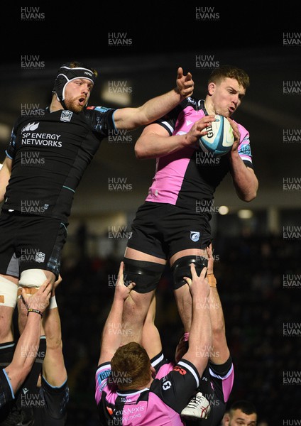 220324 - Glasgow Warriors v Cardiff Rugby - United Rugby Championship - Shane Lewis-Hughes of Cardiff Rugby lock wins a line out