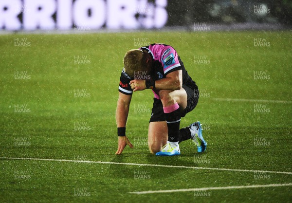 220324 - Glasgow Warriors v Cardiff Rugby - United Rugby Championship - Tinus de Beer of Cardiff Rugby fly half slumps to his knees dejected following a 17-13 defeat to the home side