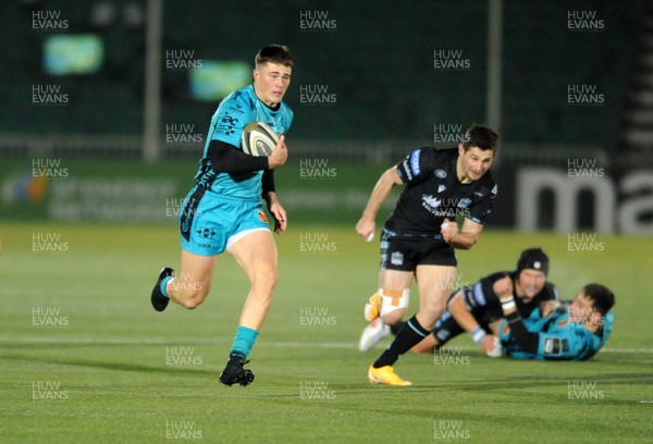 051220 - Glasgow Warriors v Dragons - Guinness PRO14 - Jared Rosser of Dragons breaks through for a first half try