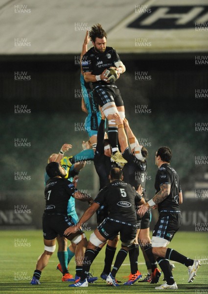 051220 - Glasgow Warriors v Dragons - Guinness PRO14 - Ryan Wilson of Glasgow wins a line out