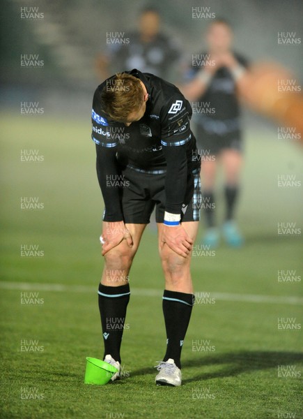 051220 - Glasgow Warriors v Dragons - Guinness PRO14 - Brandon Thomson of Glasgow Warriors takes a last second conversion to win the match but despairingly hits the upright and misses