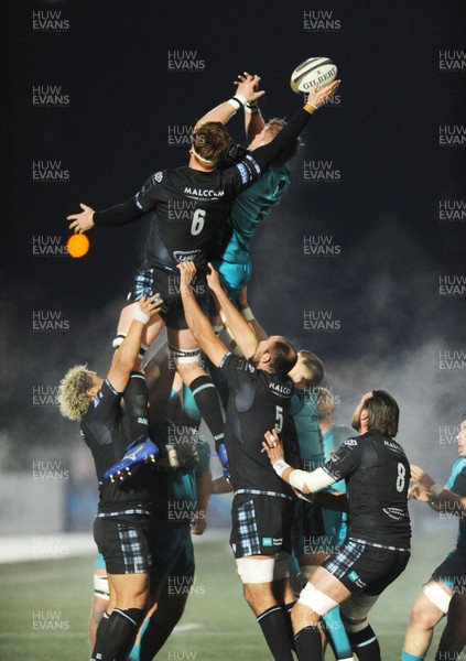 051220 - Glasgow Warriors v Dragons - Guinness PRO14 - Matthew Screech of Dragons wins a line out against Ryan Wilson