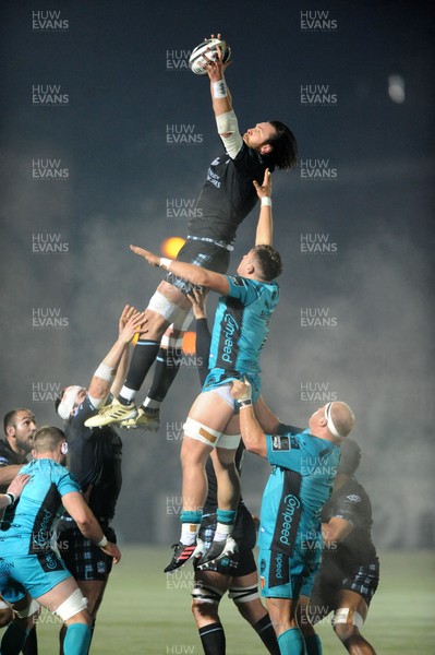 051220 - Glasgow Warriors v Dragons - Guinness PRO14 - Ryan Wilson of Glasgow Warriors wins a line out