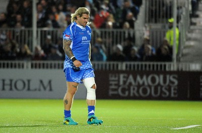 290918 - Glasgow Warriors v Dragons - Guinness PRO14 -  Richard Hibbard of Dragons leaves the field injured in the first half 