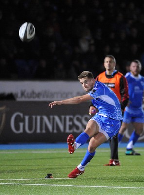 290918 - Glasgow Warriors v Dragons - Guinness PRO14 -  Arwel Robson of Dragons kicks a penalty goal in the first half 