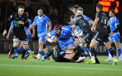 290918 - Glasgow Warriors v Dragons - Guinness PRO14 -  Brandon Nansen of Dragons crashes through the tackle of Jonny Gray