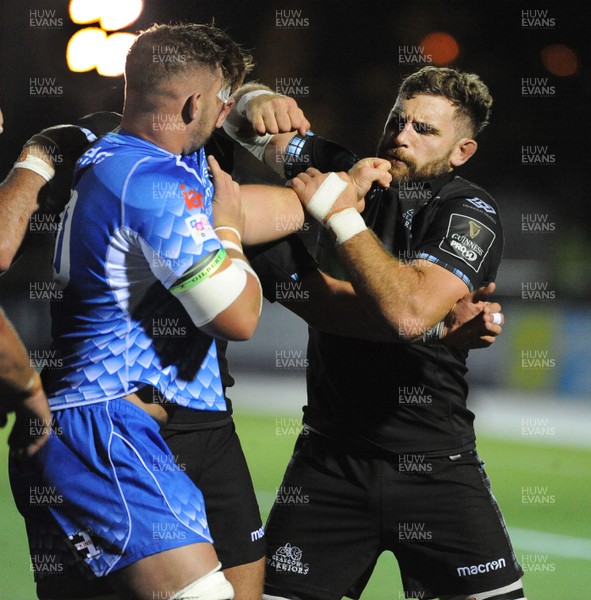 290918 - Glasgow Warriors v Dragons - Guinness PRO14 -  Callum Gibbins of Glasgow Warriors gets involved in a fight with James Thomas of Dragons 