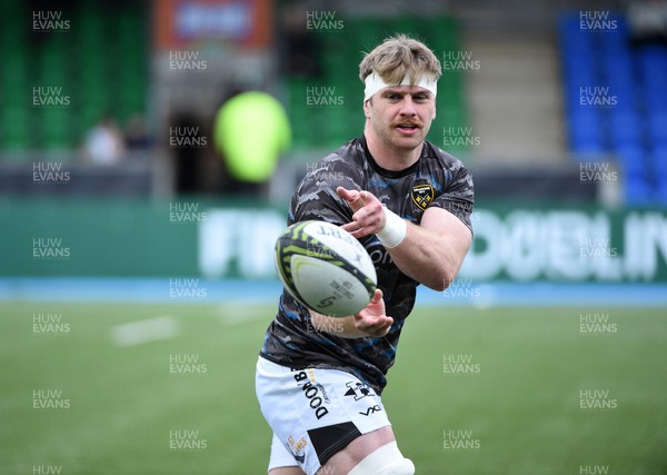 010423 - Glasgow Warriors v Dragons RFC - EPCR Challenge Cup - Aaron Wainwright of Dragons warms up before kick off