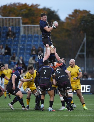111025 - Glasgow Warriors v Dragons RFC - United Rugby Championship - Alex Craig of Glasgow Warriors towers above the Dragons players to win a lineout
