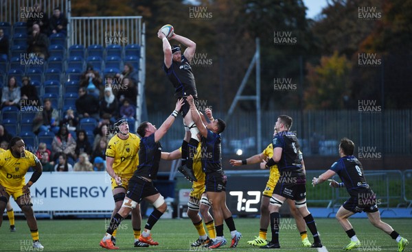 111025 - Glasgow Warriors v Dragons RFC - United Rugby Championship - Gregor Brown of Glasgow Warriors towers above the Dragons players to win a lineout