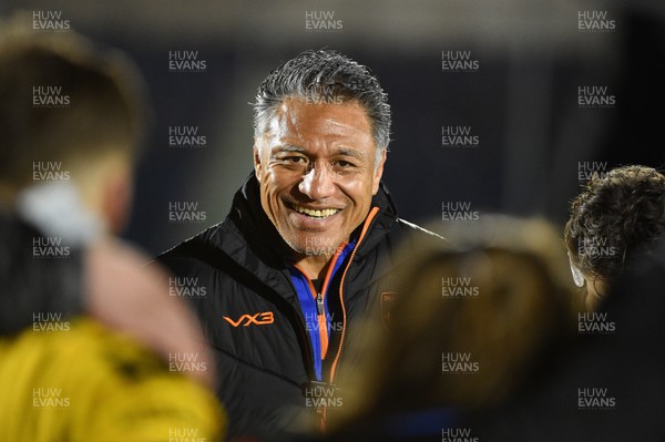 111025 - Glasgow Warriors v Dragons RFC - United Rugby Championship - Filo Tiatia of Dragons head coach speaks to his players in a huddle at full time following a 49-0 defeat to the home team