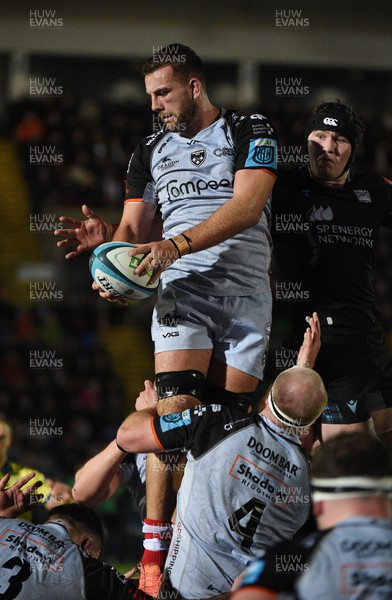 170224 - Glasgow Warriors v Dragons RFC - United Rugby Championship - Sean Lonsdale of Dragons wins the ball