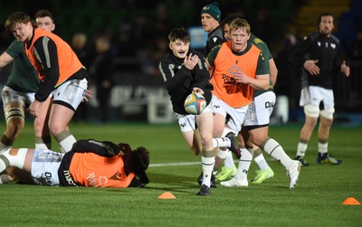 010325 - Glasgow Warriors v Ospreys - United Rugby Championship - Opreys players during the warm up