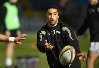 010325 - Glasgow Warriors v Ospreys - United Rugby Championship - Opreys players during the warm up