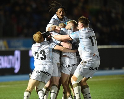 010325 - Glasgow Warriors v Ospreys - United Rugby Championship - Jack Walsh of Ospreys (unseen) celebrates with his team mates after kicking a last minute penalty to win the match 31-32