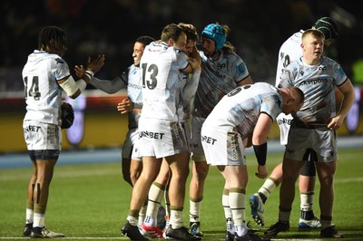 010325 - Glasgow Warriors v Ospreys - United Rugby Championship - Jack Walsh of Ospreys celebrates with Evardi Boshoff (13) and  Justin Tipuric of Ospreys after kicking a last minute penalty to win the match 31-32