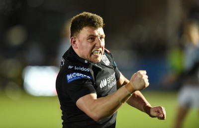 010325 - Glasgow Warriors v Ospreys - United Rugby Championship - Duncan Weir of Glasgow Warriors celebrates thinking he has won the match with a last minute conversion