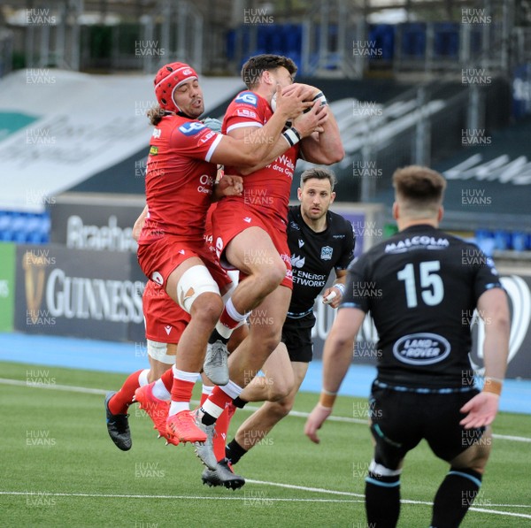 111020 - Glasgow Warriors v Scarlets - Guinness PRO14 - Josh MacLeod of Scarlets leaps for a high ball