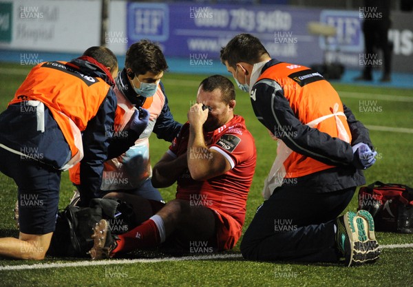 111020 - Glasgow Warriors v Scarlets - Guinness PRO14 - Ken Owens of Scarlets receives treatment for an injury that forced him off the field in the second half