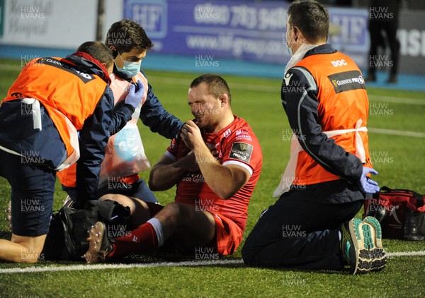 111020 - Glasgow Warriors v Scarlets - Guinness PRO14 - Ken Owens of Scarlets receives treatment for an injury that forced him off the field in the second half