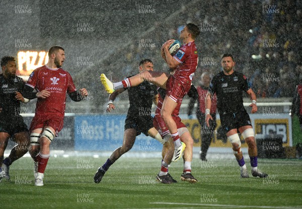 140423 - Glasgow Warriors v Scarlets - United Rugby Championship - Kieran Hardy of Scarlets takes a high ball in atrocious weather conditions