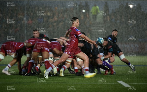 140423 - Glasgow Warriors v Scarlets - United Rugby Championship - Kieran Hardy of Scarlets takes a high ball in atrocious weather conditions