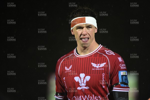 140423 - Glasgow Warriors v Scarlets - United Rugby Championship - Tom Rogers of Scarlets leaves the field dejected following a 12-9 defeat