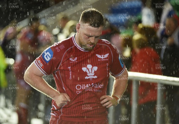 140423 - Glasgow Warriors v Scarlets - United Rugby Championship - Steff Thomas of Scarlets leaves the field dejected