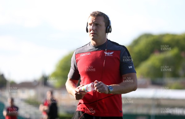 180518 - Glasgow Warriors v Scarlets - PRO14 Semi Final - Hadleigh Parkes of Scarlets walks on the pitch before the game