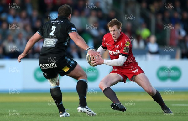 180518 - Glasgow Warriors v Scarlets - PRO14 Semi Final - Rhys Patchell of Scarlets is challenged by Fraser Brown of Glasgow