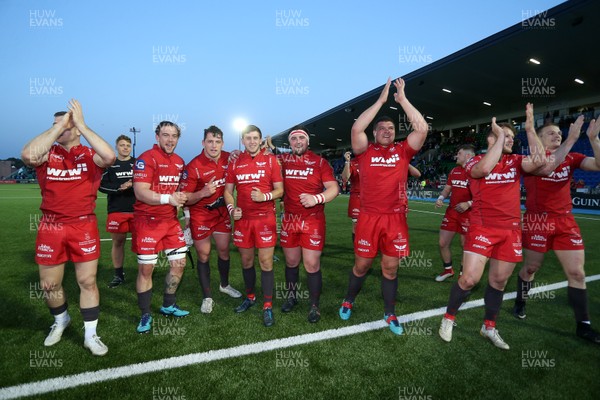 180518 - Glasgow Warriors v Scarlets - PRO14 Semi Final - Scarlets thank the fans at full time