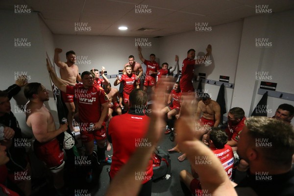 180518 - Glasgow Warriors v Scarlets - PRO14 Semi Final - Scarlets celebrate in the changing rooms after the game