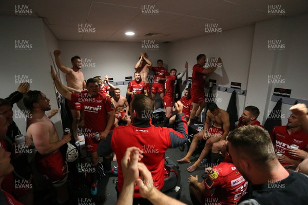 180518 - Glasgow Warriors v Scarlets - PRO14 Semi Final - Scarlets celebrate in the changing rooms after the game