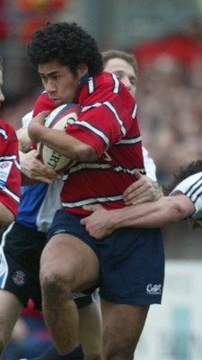 080203 - Gloucester v Bath - Zurich Premiership - Gloucester Centre Terry Fanolua charges forward as Gloucester pile on some pressure