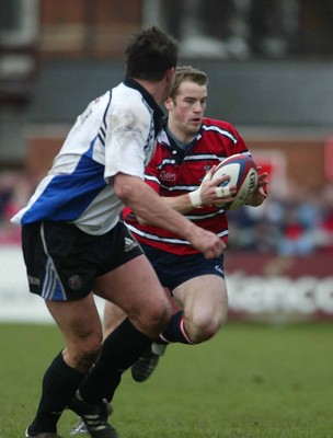 080203 - Gloucester v Bath - Zurich Premiership - Gloucester right-wing James Simpson-Daniel looks for space as he bursts forward