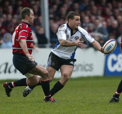 080203 - Gloucester v Bath - Zurich Premiership - Bath Outside-half Ollie Barkley spreads the ball wide to set up an attack