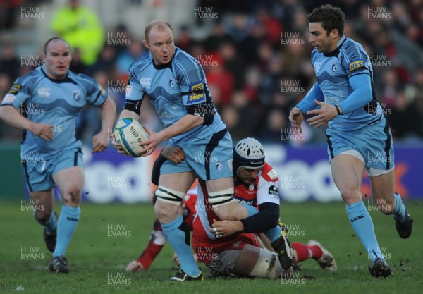 18.01.09 - Gloucester v Cardiff Blues - Heineken Cup - Cardiff's Martyn Williams is tackled by Gloucester's Alasdair Strokosch. 