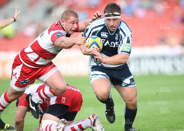 180812 - Gloucester Rugby v Cardiff Blues, Pre-season Friendly - Cardiff Blues Tom Davies breaks away from Gloucester's Koree Britton