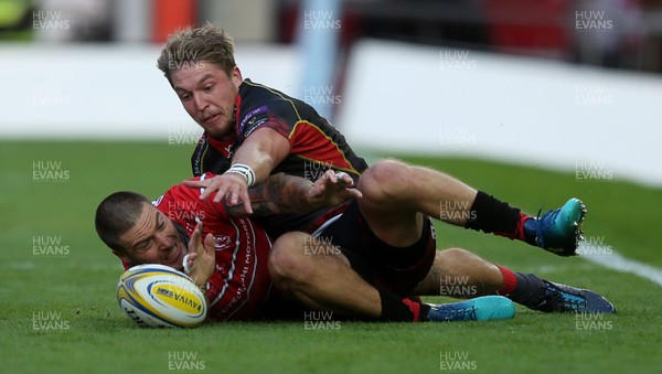 230818 - Gloucester Rugby v Dragons - Pre Season Friendly - Matt Banahan of Gloucester and Tyler Morgan of Dragons grapple for the ball
