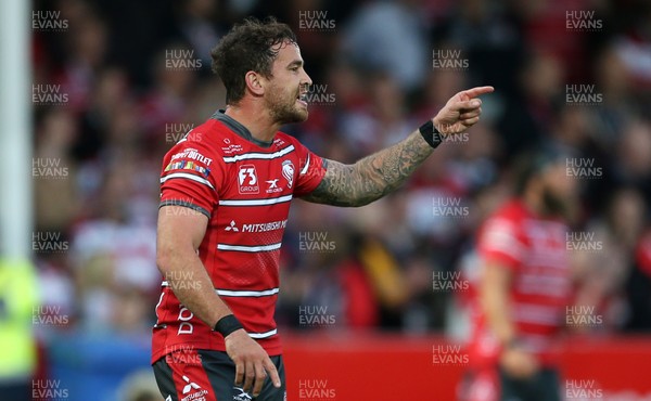 230818 - Gloucester Rugby v Dragons - Pre Season Friendly - Danny Cipriani of Gloucester points the finger