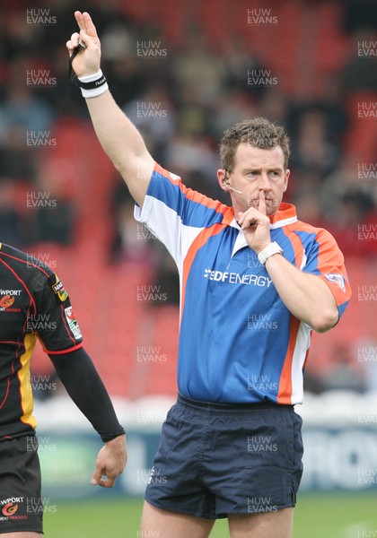 25.10.08 Gloucester v Gwent Dragons... Referee Nigel Owens... 