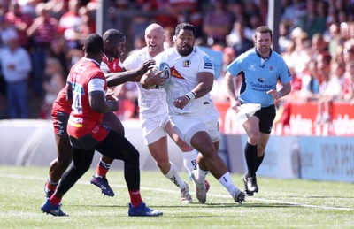 270425 - Gloucester Rugby v Exeter Chiefs - Premiership - Scott Sio of Exeter Chiefs makes a break