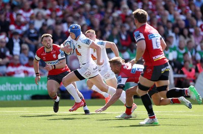 270425 - Gloucester Rugby v Exeter Chiefs - Premiership - Josh Hodge of Exeter Chiefs runs in to score a try