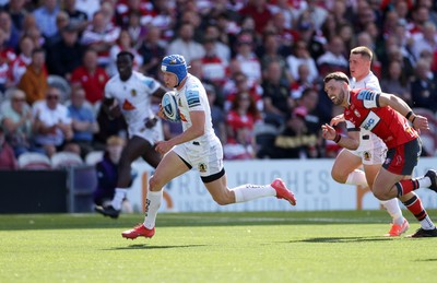 270425 - Gloucester Rugby v Exeter Chiefs - Premiership - Josh Hodge of Exeter Chiefs runs in to score a try